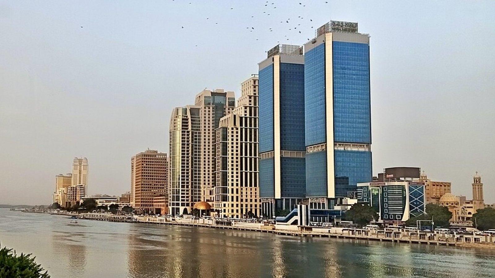أسبوع القاهرة للموضة يعود بمشاركة مصممين عرب