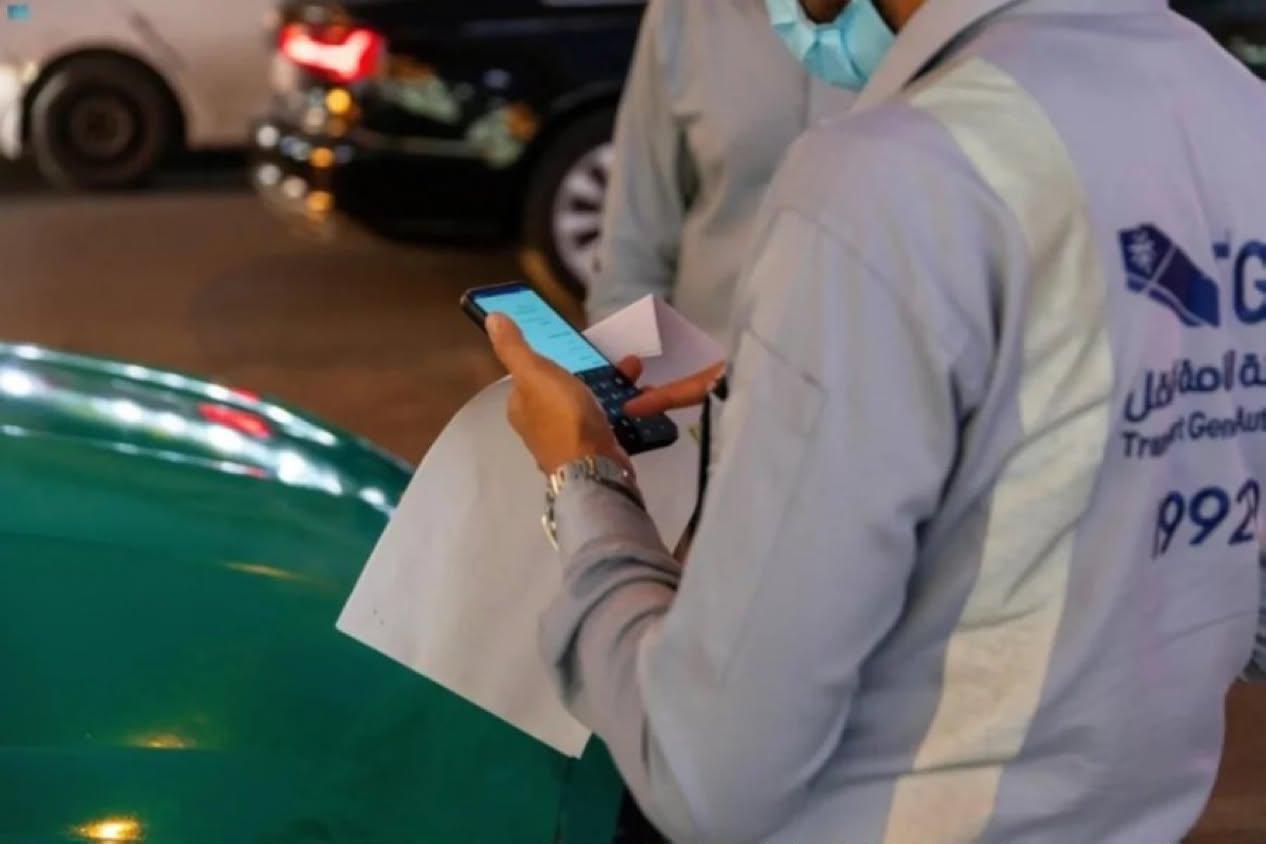 السعودية تعاقب مصريا بالإبعاد وغرامة 12 ألف ريال والتشهير لنقل الركاب دون ترخيص