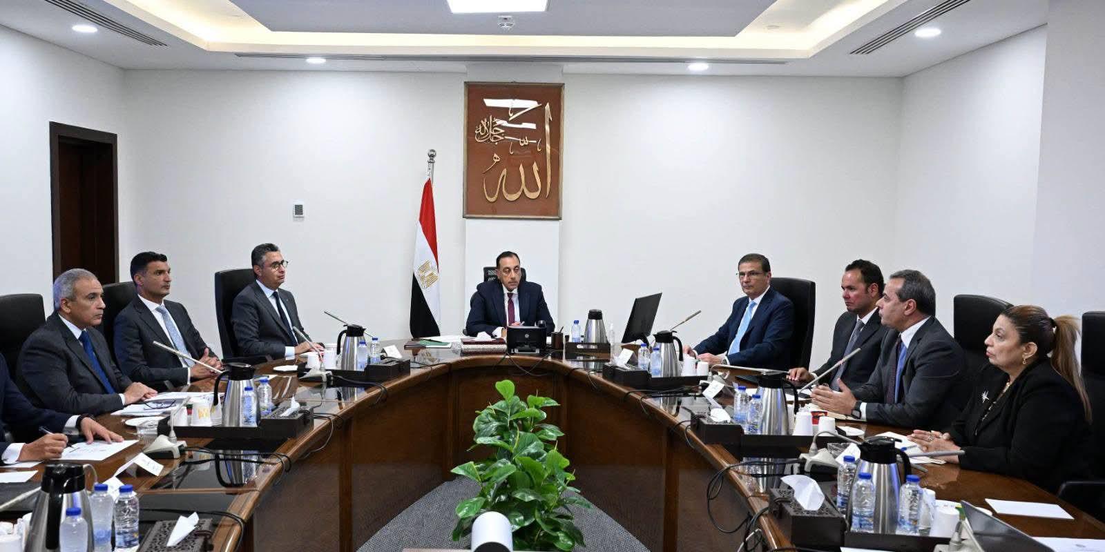 مدبولي يوجه بتسريع مبادرة القرية المنتجة.. 100 مصنع وخطط جديدة لخلق فرص عمل بالقرى