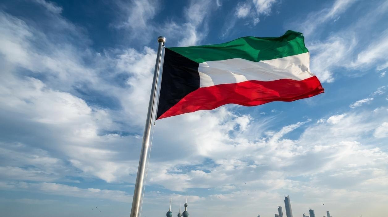 الداخلية الكويتية تحذر قائدي المركبات من انخفاض الرؤية على الطرق