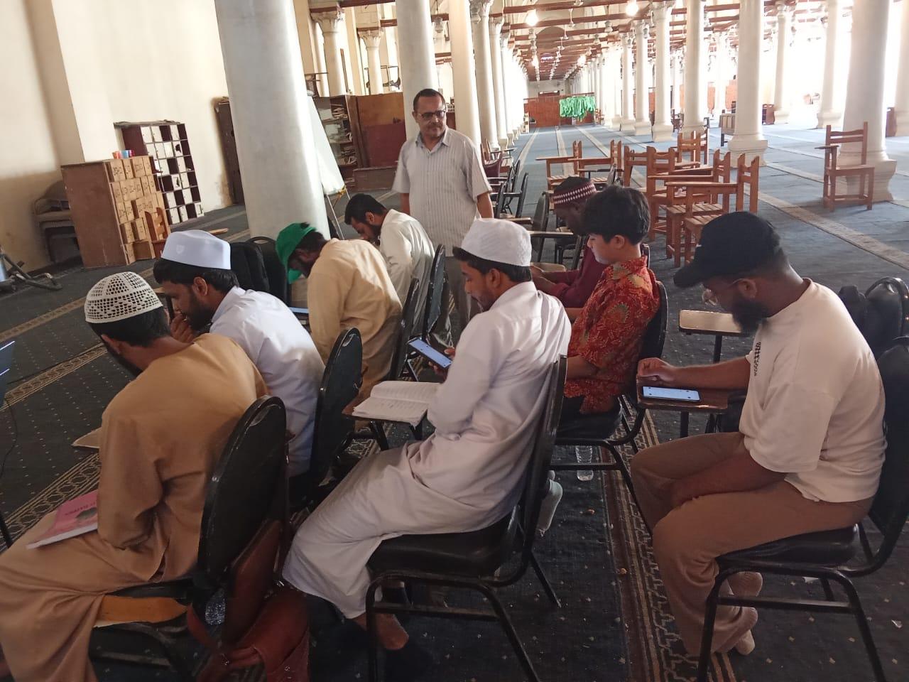 استمرار برنامج تعليم العربية للناطقين بغيرها في مسجد عمرو بن العاص