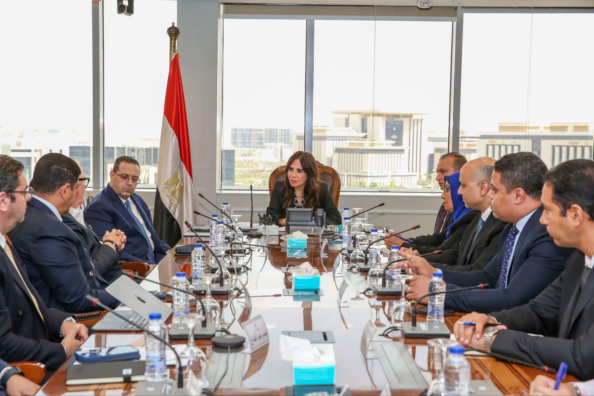 مشروع عالمي في مصر.. الإسكان تبحث تفاصيل برج فوربس ومعايير الاستدامة