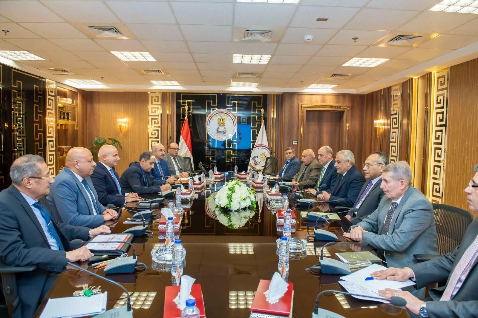 تعاون مصري لتنفيذ محطات تحلية ومعالجة المياه بالمنطقة الاقتصادية لقناة السويس