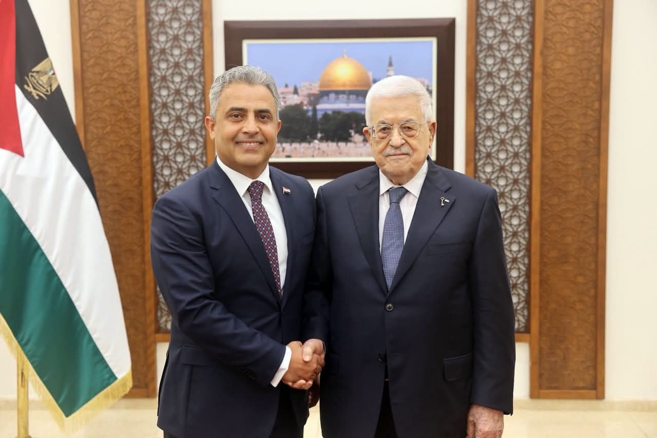 السفير المصري يقدم أوراق اعتماده للرئيس الفلسطيني محمود عباس