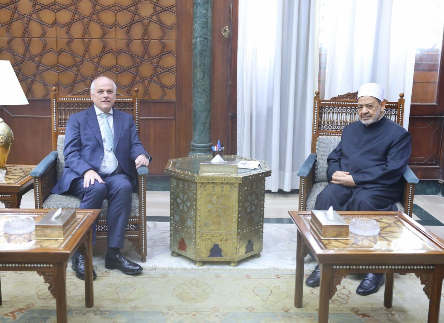 شيخ الأزهر يستقبل السفير الأسترالي ويوصيه بنقل الصورة الحقيقية عن الإسلام والمسلمين