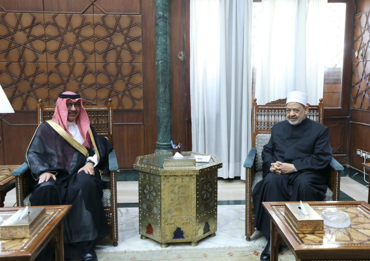لقاء مهم بين شيخ الأزهر وسفير السعودية لتعزيز التعاون بين البلدين