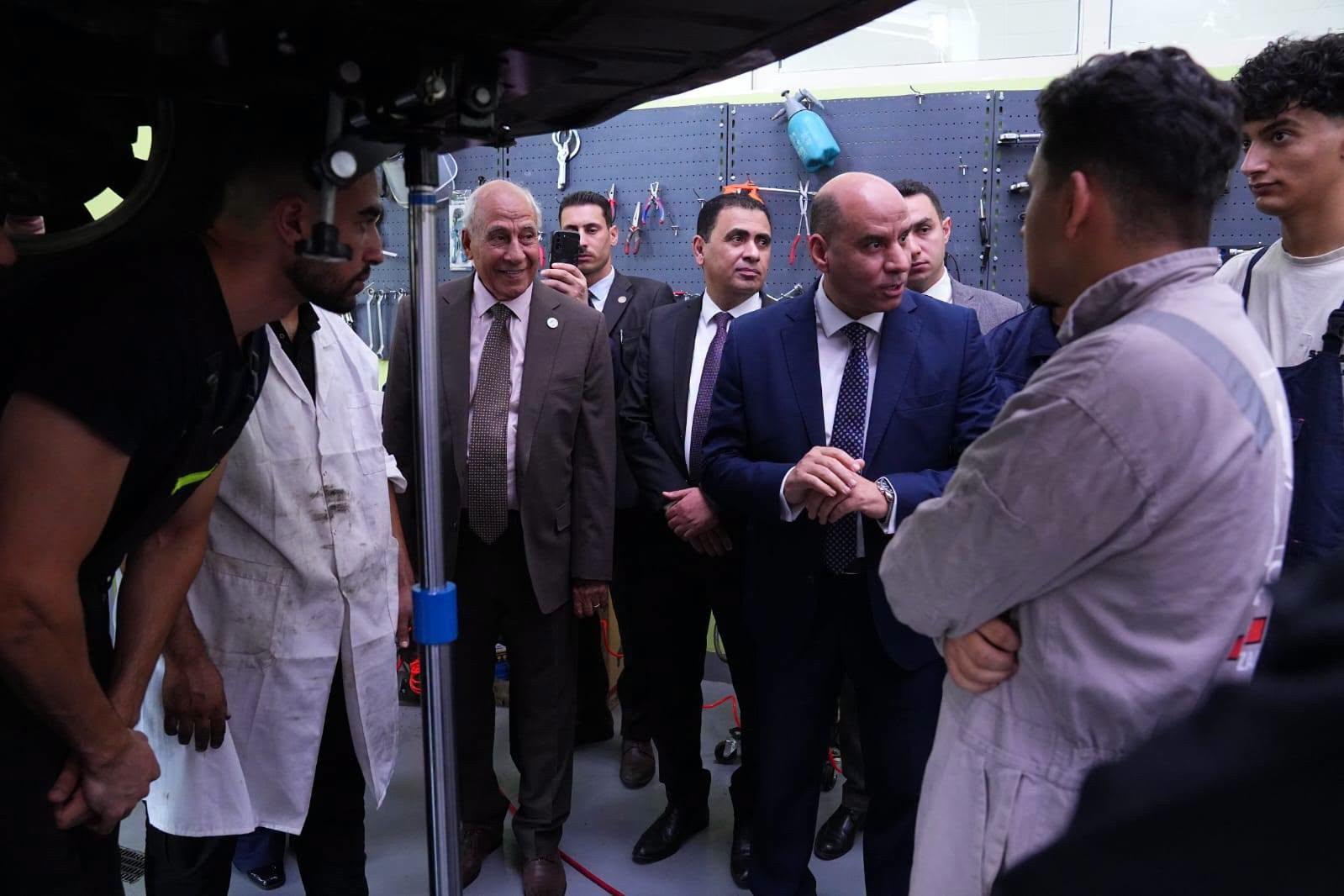 وزارة العمل تفتح الطريق أمام الشباب لسوق العمل الألماني وتطور مركزا لتدريب السيارات الكهربائية