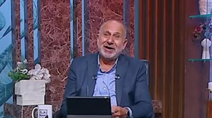 قبل أن تضغط «مشاركة».. أستاذ طب نفسي يكشف طريقة التعامل مع الشائعات