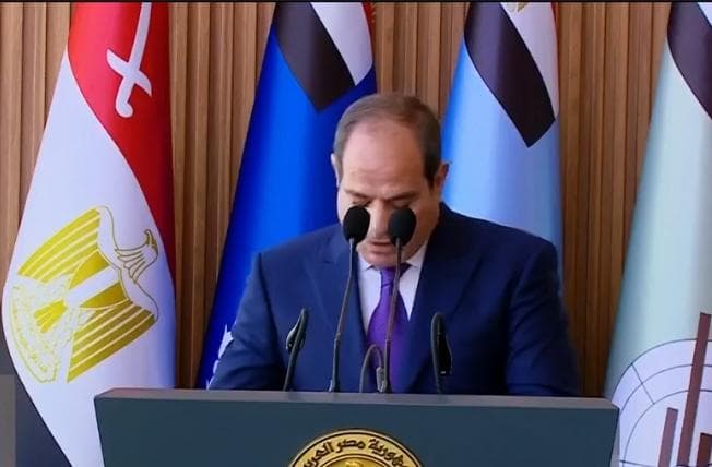 السيسي يكشف مفاجأة بشأن إعداد 1000 شخصية من حملة الدكتوراه لقيادة الدولة بعده قبل إتاحة الفرصة للشعب لاختيار من بينهم